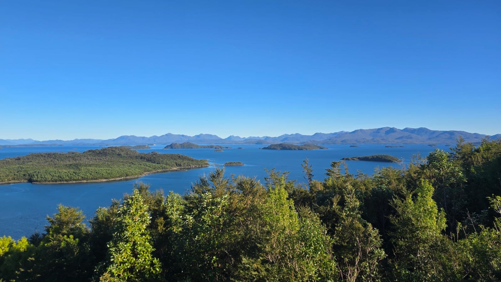 Fiordos y montañas nevadas — Región de Aysén, Patagonia Chilena